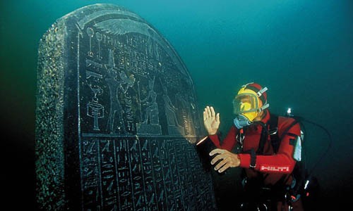 Heracleion và Canopus là hai thành phố được xây dựng ở vùng đồng bằng sông Nile nhưng đã bị chôn vùi dưới lớp cát biển. Hai thành phố này được mệnh danh là Atlantis của Ai Cập.